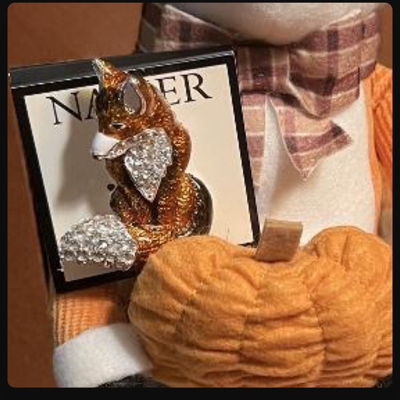 Napier NWT Beautiful Brown Gold Enamel White Rhinestone Fox Pin & Fox Decor - Picture 9 of 9